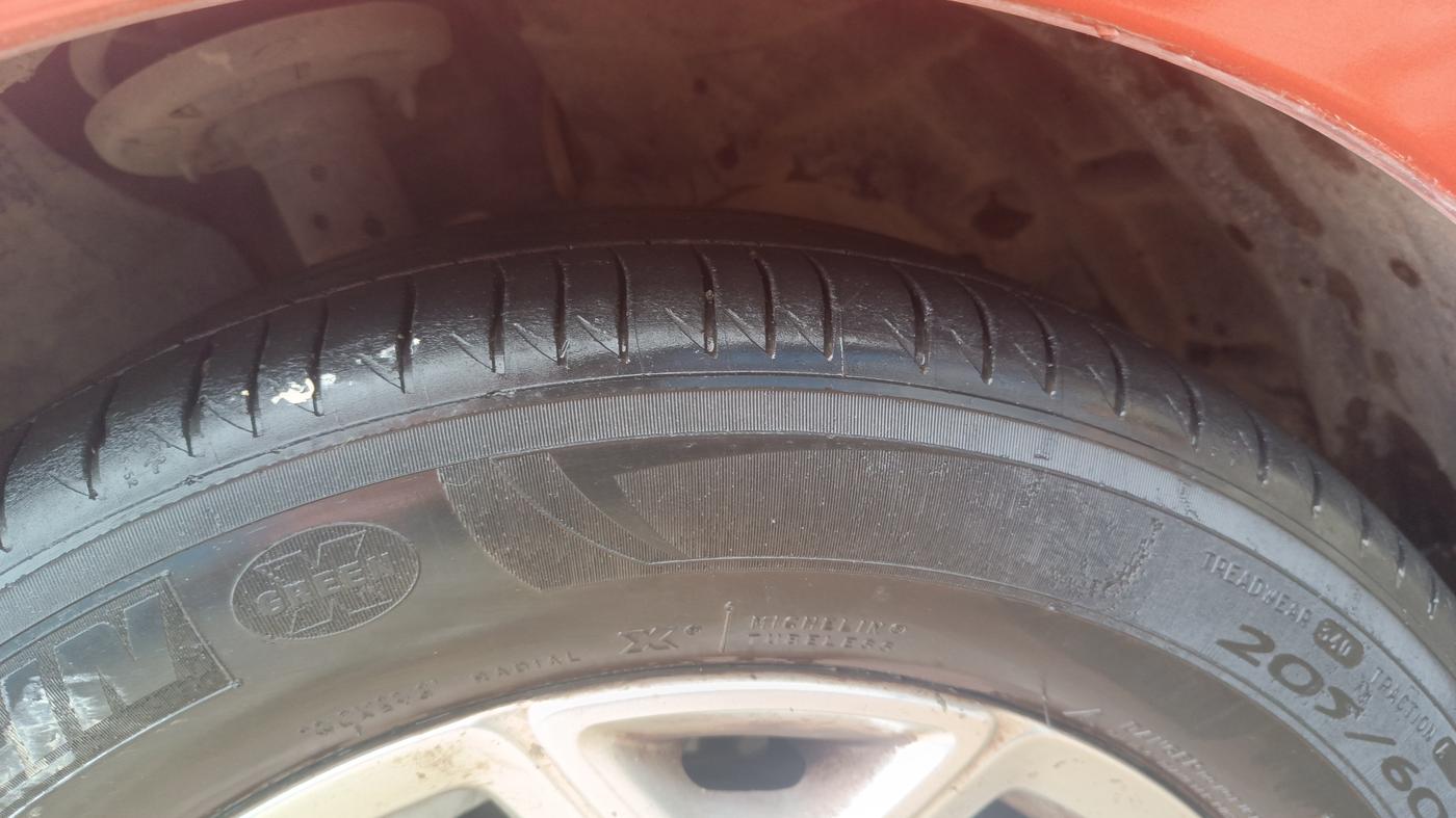 2015 Ford Ecosport TITANIUM 1.5L PETROL AT, Petrol, Automatic, 91,217 km, Left Front Tyre Tread