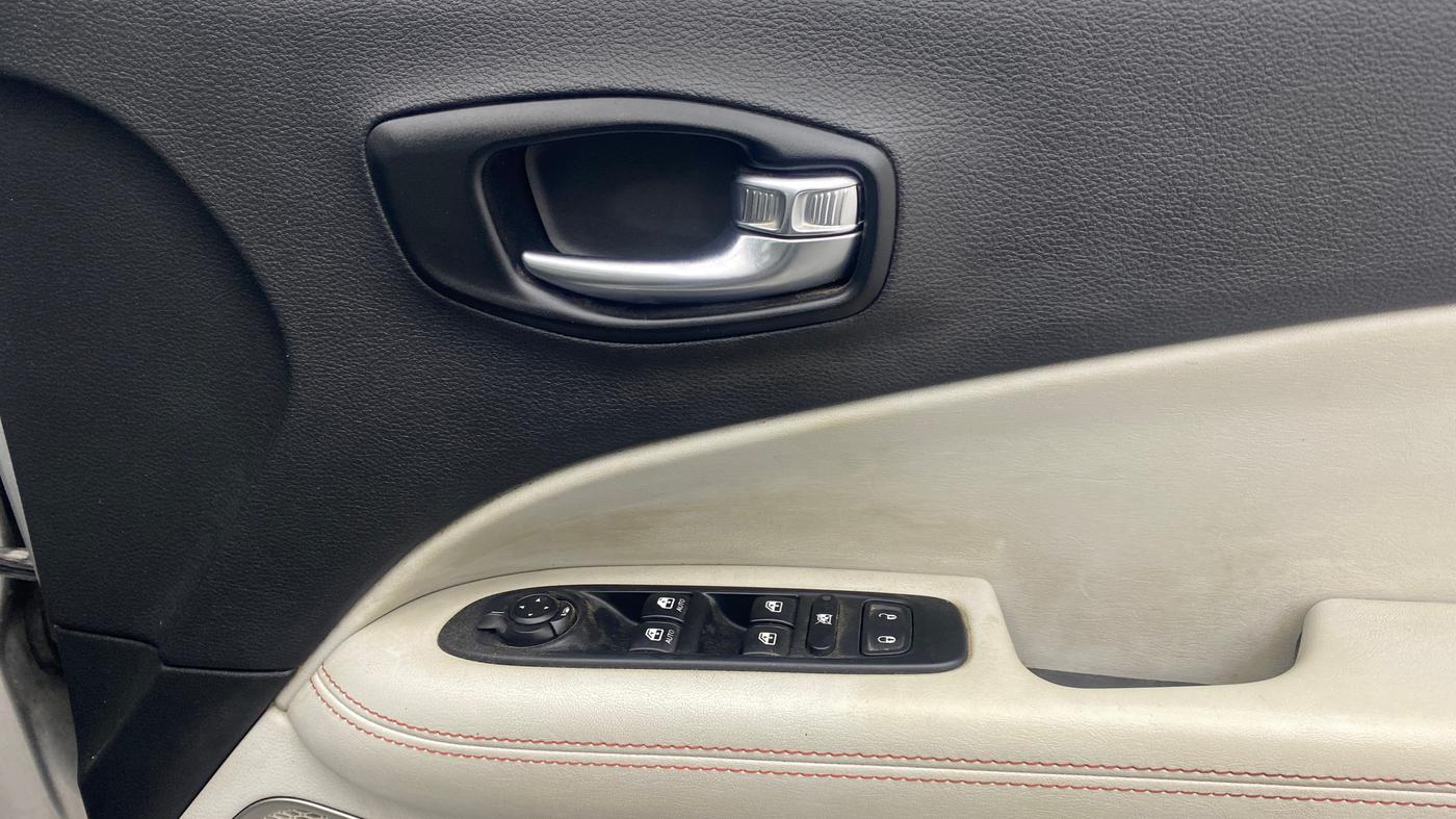2018 Jeep Compass LIMITED (O) 2.0 DIESEL, Diesel, Manual, 1,22,447 km, Driver Side Door Panels Control