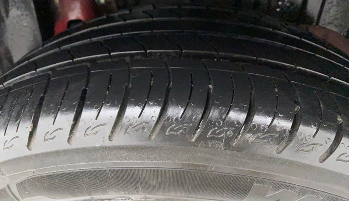 2022 Mahindra XUV300 W8 (O) 1.2 PETROL AMT, Petrol, Automatic, 8,444 km, Left Rear Tyre Tread