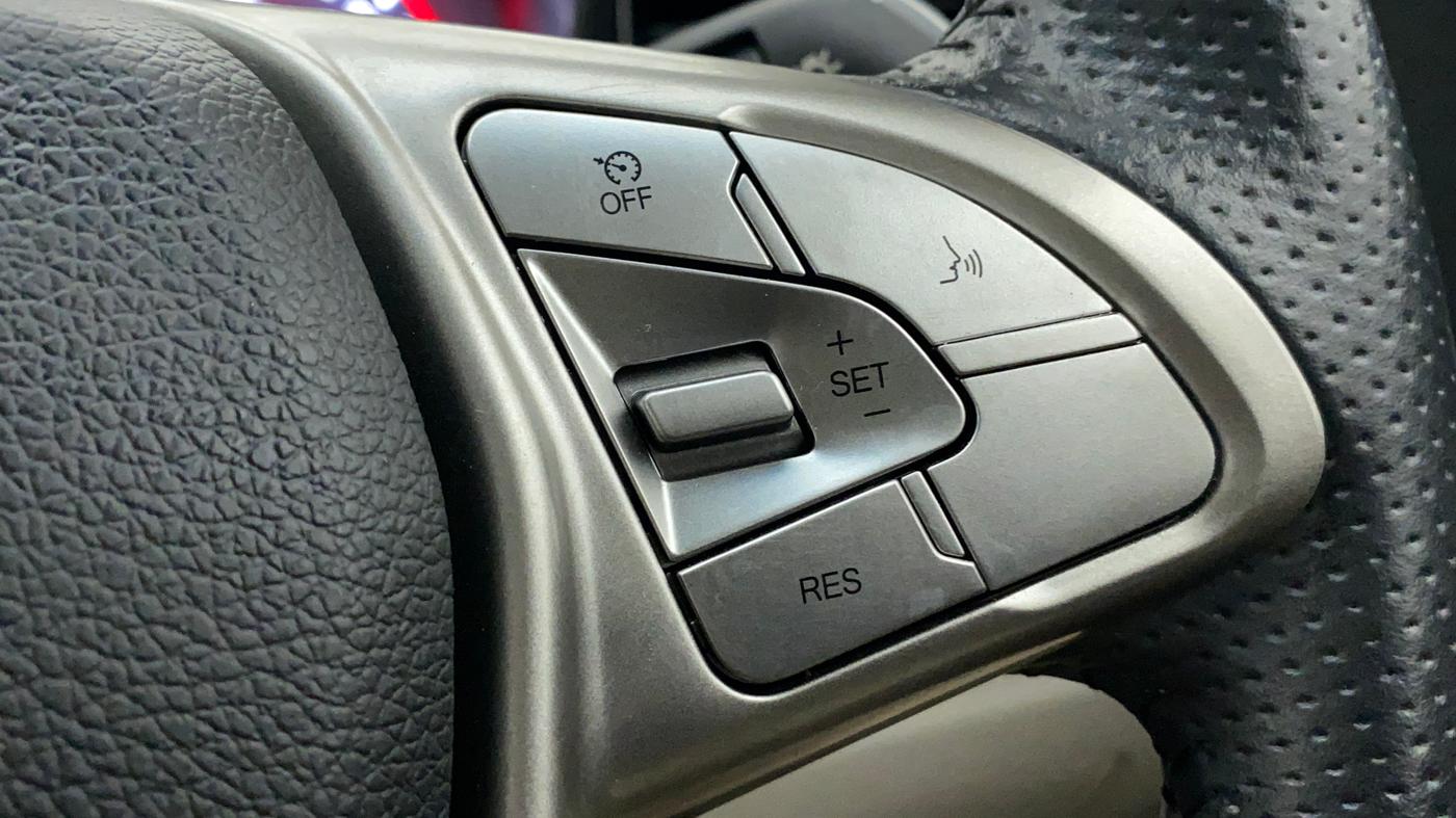 2022 Mahindra XUV300 W8 (O) 1.2 PETROL AMT, Petrol, Automatic, 8,444 km, Adaptive Cruise Control