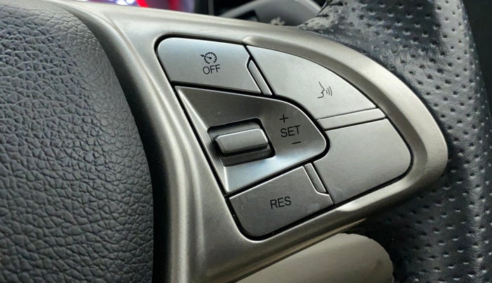 2022 Mahindra XUV300 W8 (O) 1.2 PETROL AMT, Petrol, Automatic, 8,444 km, Adaptive Cruise Control