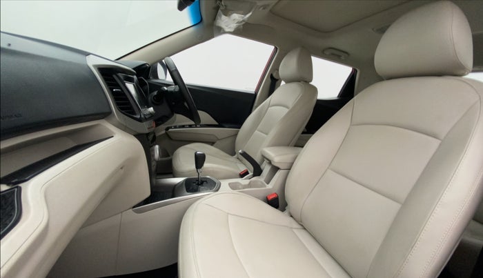 2022 Mahindra XUV300 W8 (O) 1.2 PETROL AMT, Petrol, Automatic, 8,444 km, Right Side Front Door Cabin