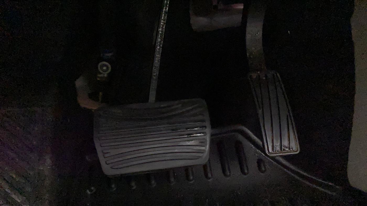 2022 Mahindra XUV300 W8 (O) 1.2 PETROL AMT, Petrol, Automatic, 8,444 km, Pedals