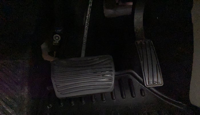 2022 Mahindra XUV300 W8 (O) 1.2 PETROL AMT, Petrol, Automatic, 8,444 km, Pedals