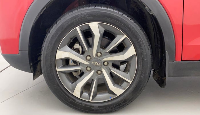 2022 Mahindra XUV300 W8 (O) 1.2 PETROL AMT, Petrol, Automatic, 8,444 km, Left Front Wheel