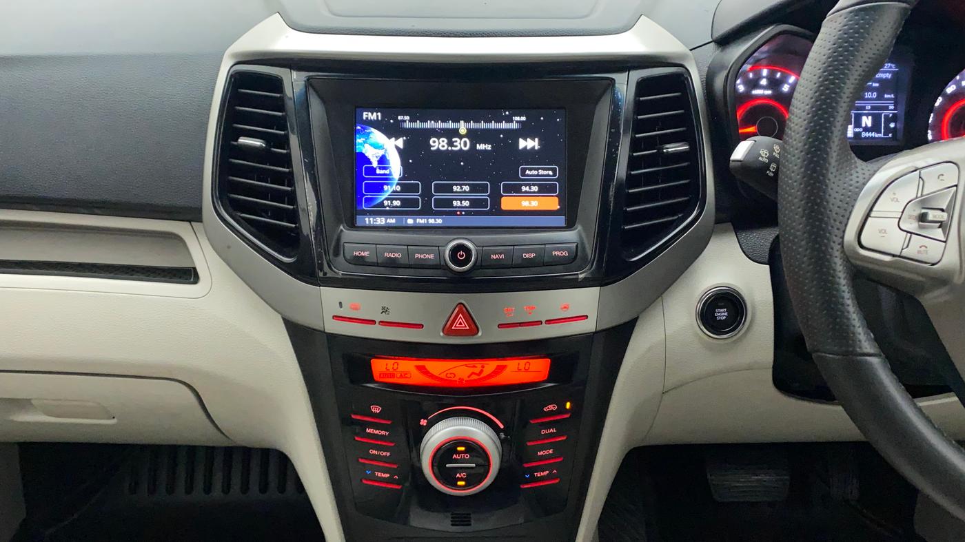2022 Mahindra XUV300 W8 (O) 1.2 PETROL AMT, Petrol, Automatic, 8,444 km, Air Conditioner