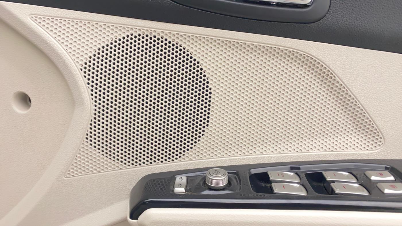 2022 Mahindra XUV300 W8 (O) 1.2 PETROL AMT, Petrol, Automatic, 8,444 km, Speaker
