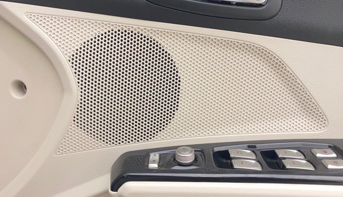 2022 Mahindra XUV300 W8 (O) 1.2 PETROL AMT, Petrol, Automatic, 8,444 km, Speaker