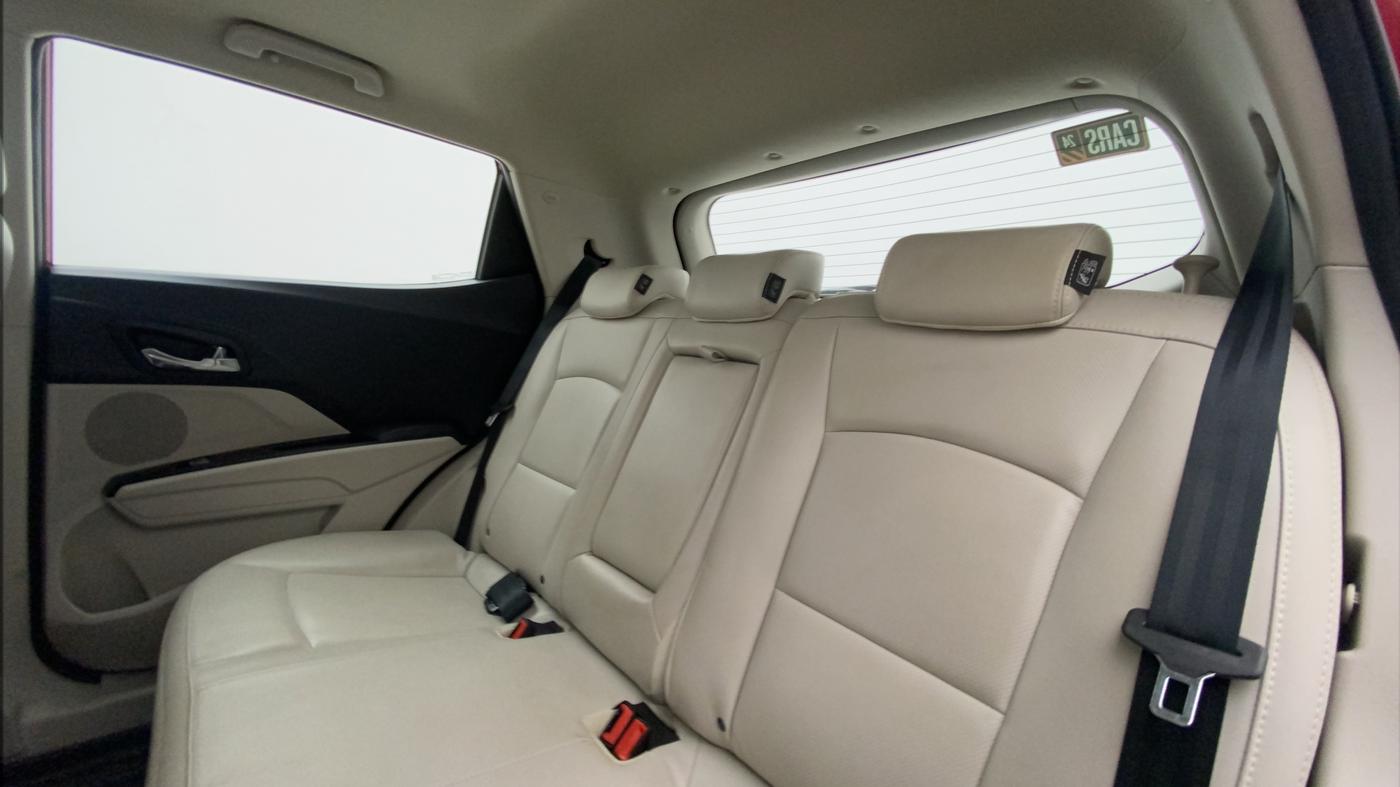 2022 Mahindra XUV300 W8 (O) 1.2 PETROL AMT, Petrol, Automatic, 8,444 km, Right Side Rear Door Cabin