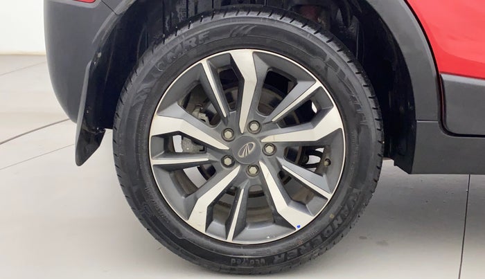2022 Mahindra XUV300 W8 (O) 1.2 PETROL AMT, Petrol, Automatic, 8,444 km, Right Rear Wheel