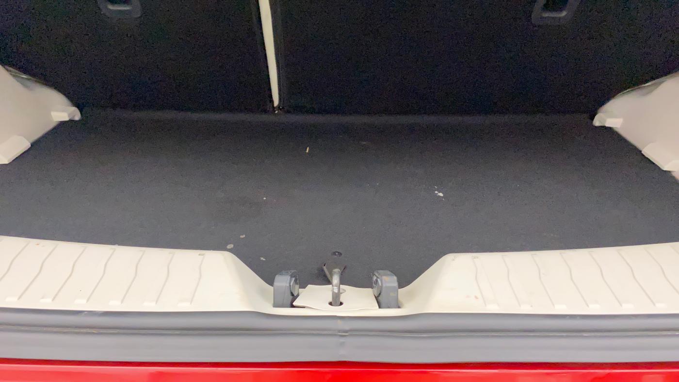 2022 Mahindra XUV300 W8 (O) 1.2 PETROL AMT, Petrol, Automatic, 8,444 km, Boot Inside
