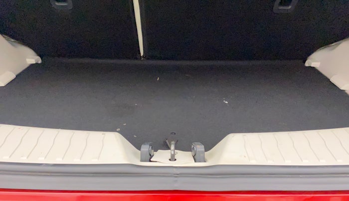 2022 Mahindra XUV300 W8 (O) 1.2 PETROL AMT, Petrol, Automatic, 8,444 km, Boot Inside