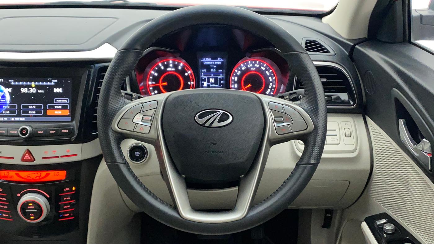 2022 Mahindra XUV300 W8 (O) 1.2 PETROL AMT, Petrol, Automatic, 8,444 km, Steering Wheel Close Up