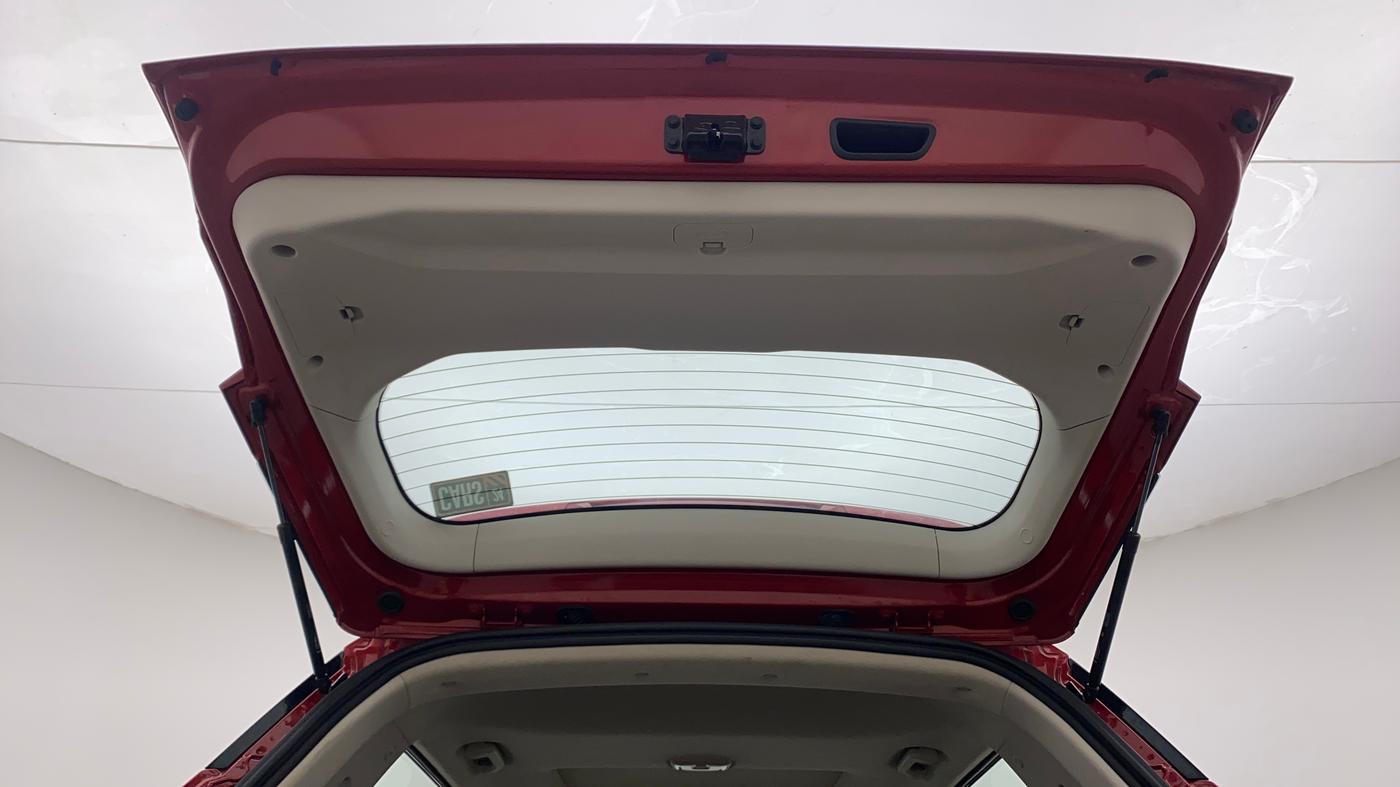 2022 Mahindra XUV300 W8 (O) 1.2 PETROL AMT, Petrol, Automatic, 8,444 km, Boot Door Open