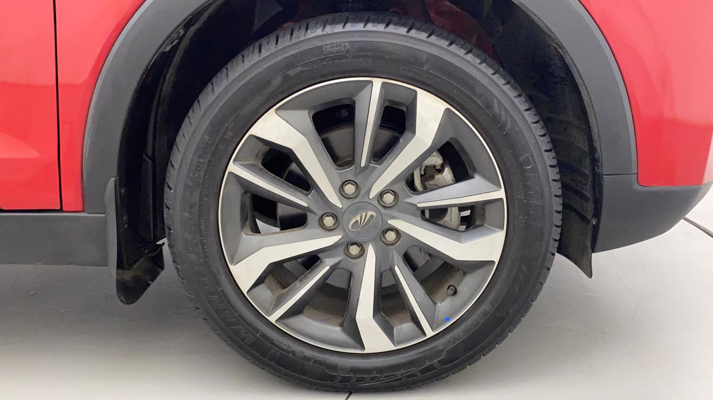 2022 Mahindra XUV300 W8 (O) 1.2 PETROL AMT, Petrol, Automatic, 8,444 km, Right Front Wheel