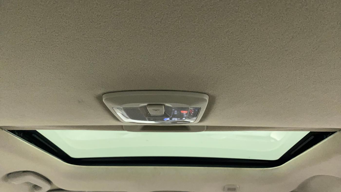 2022 Mahindra XUV300 W8 (O) 1.2 PETROL AMT, Petrol, Automatic, 8,444 km, Moonroof/ Sunroof