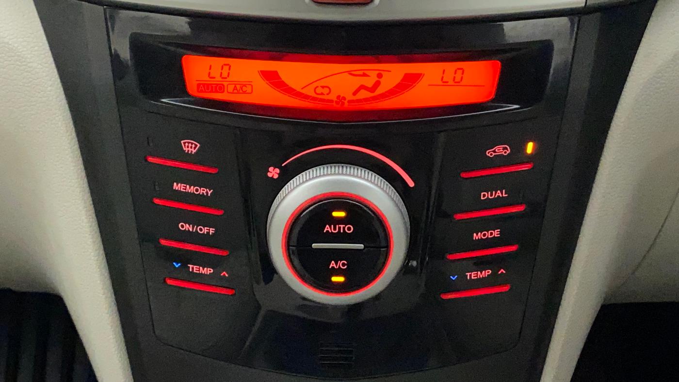 2022 Mahindra XUV300 W8 (O) 1.2 PETROL AMT, Petrol, Automatic, 8,444 km, Automatic Climate Control