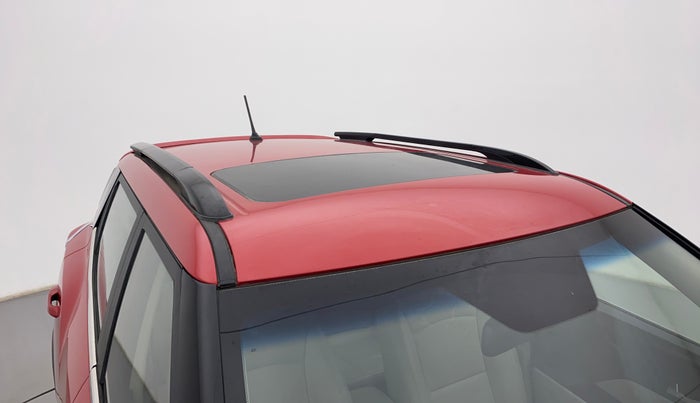 2022 Mahindra XUV300 W8 (O) 1.2 PETROL AMT, Petrol, Automatic, 8,444 km, Roof