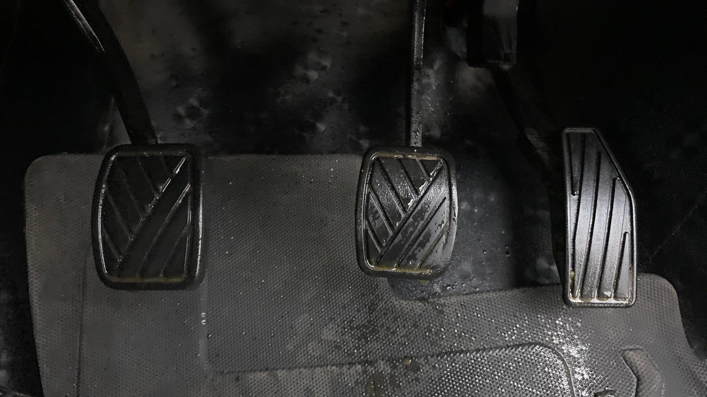2022 Maruti Swift VXI, Petrol, Manual, 17,534 km, Pedals