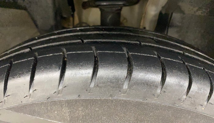 2022 Renault TRIBER RXL MT, Petrol, Manual, 71,115 km, Right Front Tyre Tread