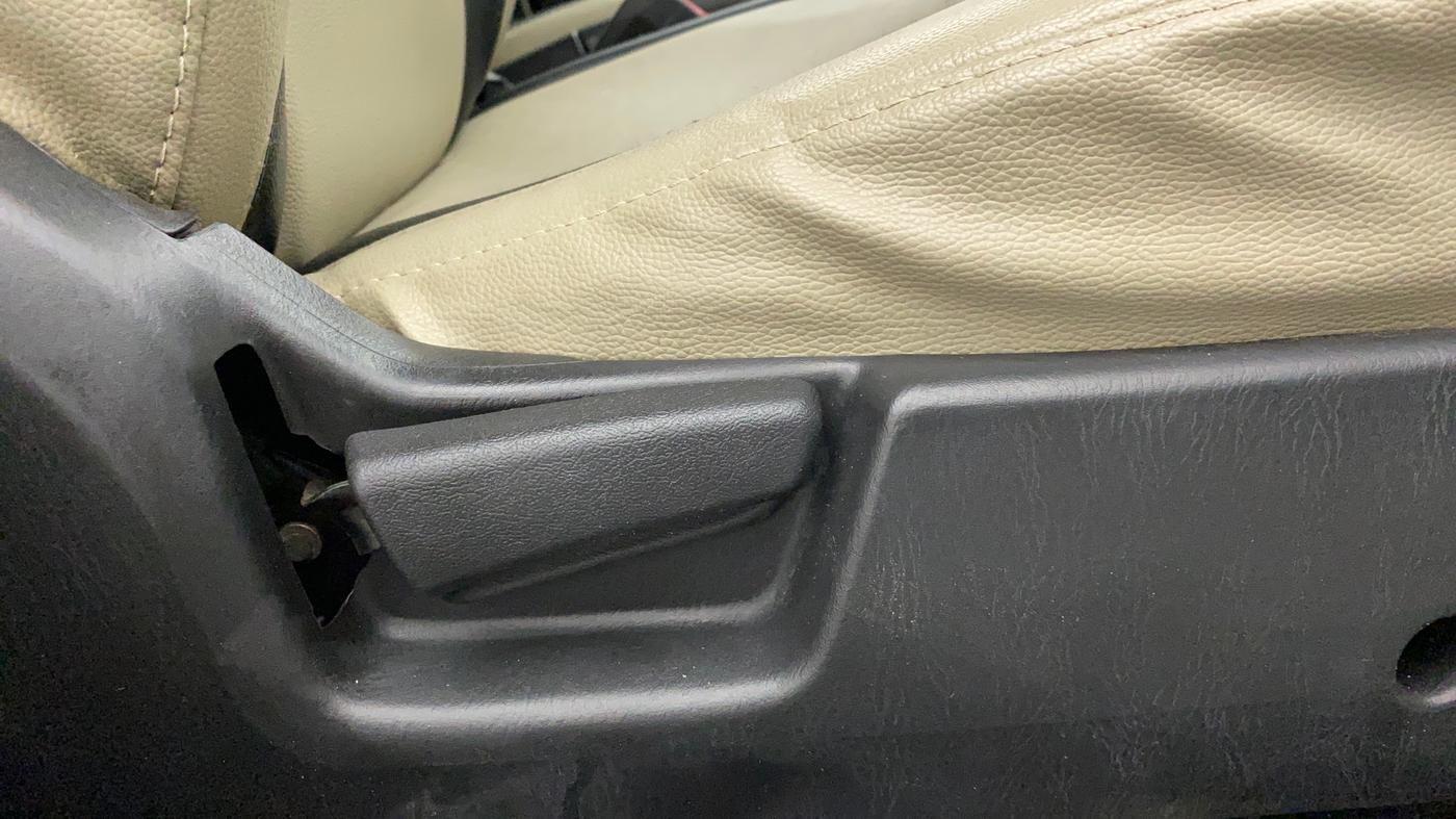 2019 Maruti Alto LXI, Petrol, Manual, 24,813 km, Driver Side Adjustment Panel