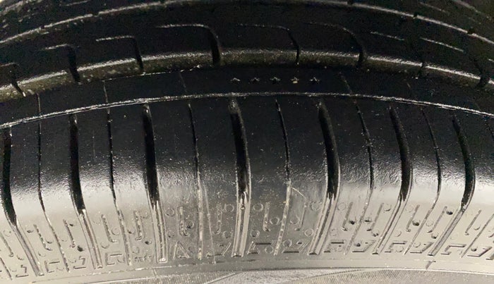 2014 Honda Amaze 1.5L I-DTEC S, Diesel, Manual, 1,07,778 km, Left Front Tyre Tread