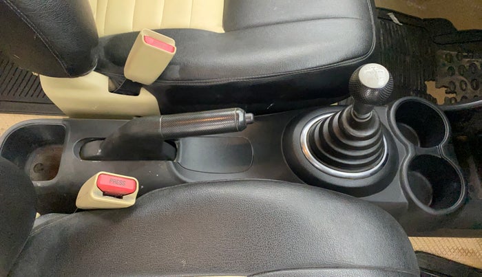 2014 Honda Amaze 1.5L I-DTEC S, Diesel, Manual, 1,07,778 km, Gear Lever