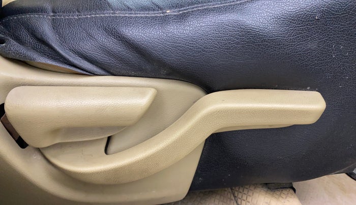 2014 Honda Amaze 1.5L I-DTEC S, Diesel, Manual, 1,07,778 km, Driver Side Adjustment Panel