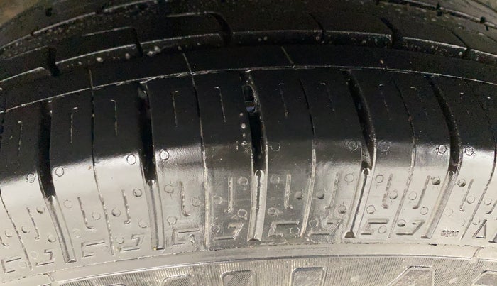 2014 Honda Amaze 1.5L I-DTEC S, Diesel, Manual, 1,07,778 km, Right Rear Tyre Tread