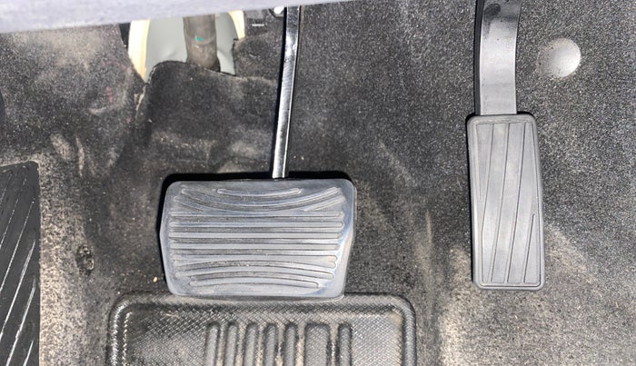 2021 Mahindra XUV700 AX 7 LUXURY P AT 7 STR, Petrol, Automatic, 44,322 km, Pedals