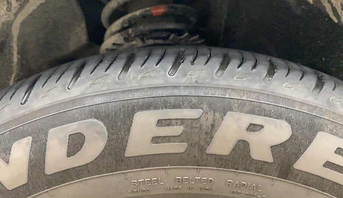 2021 Mahindra XUV700 AX 7 LUXURY P AT 7 STR, Petrol, Automatic, 44,322 km, Right Front Tyre Tread