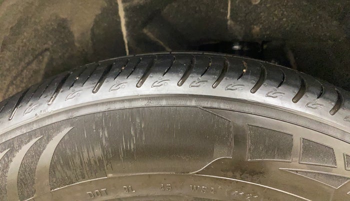 2021 Mahindra XUV700 AX 7 LUXURY P AT 7 STR, Petrol, Automatic, 44,322 km, Left Rear Tyre Tread