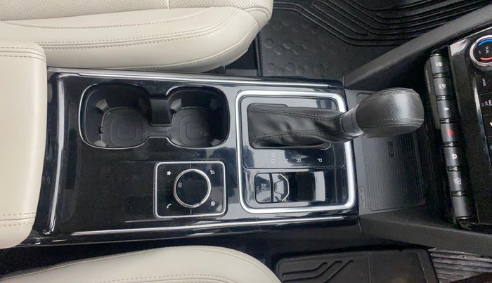 2021 Mahindra XUV700 AX 7 LUXURY P AT 7 STR, Petrol, Automatic, 44,322 km, Gear Lever