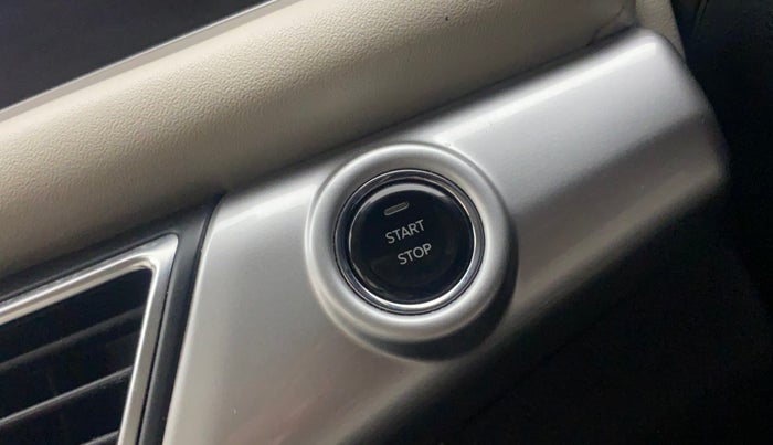 2021 Mahindra XUV700 AX 7 LUXURY P AT 7 STR, Petrol, Automatic, 44,322 km, Keyless Start/ Stop Button