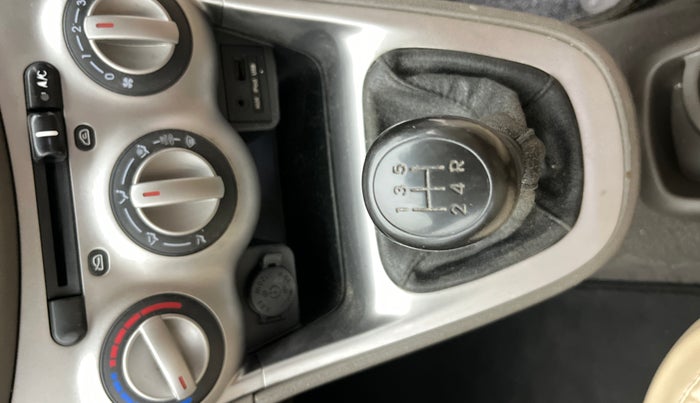 2014 Hyundai i10 SPORTZ 1.1, Petrol, Manual, 67,556 km, Gear Lever