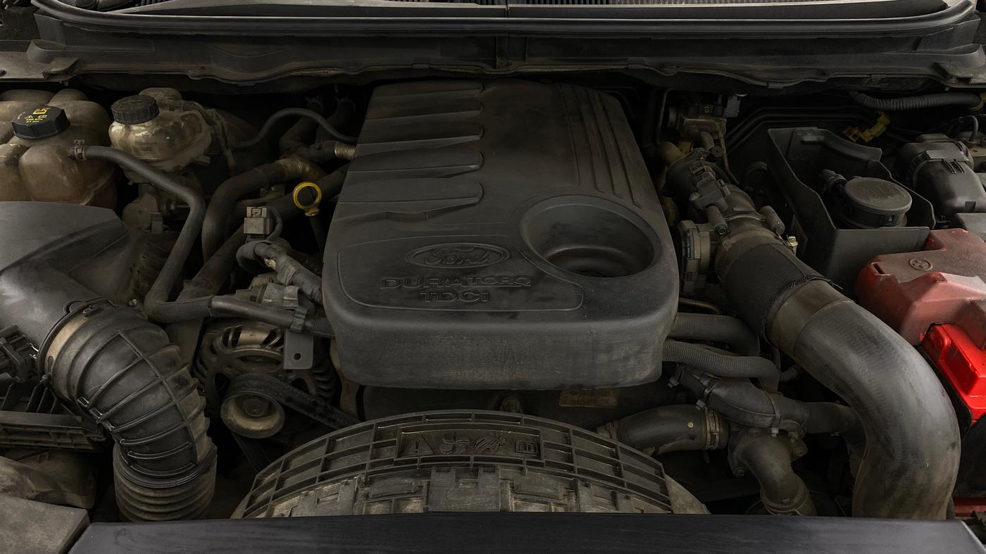 2017 Ford Endeavour TITANIUM 3.2 4X4 AT, Diesel, Automatic, 1,35,440 km, Engine View