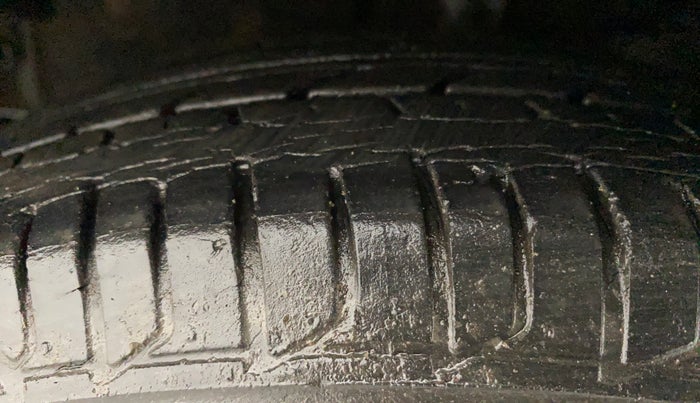 2012 Hyundai i10 MAGNA 1.2, Petrol, Manual, 14,300 km, Left Front Tyre Tread