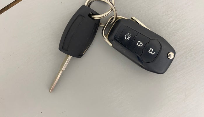 2016 Ford New Figo TITANIUM 1.2 PETROL MT, Petrol, Manual, 24,042 km, Key Close Up