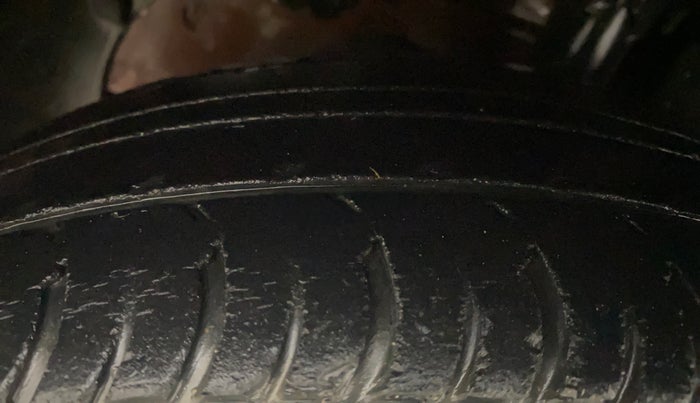 2016 Ford New Figo TITANIUM 1.2 PETROL MT, Petrol, Manual, 24,042 km, Left Front Tyre Tread