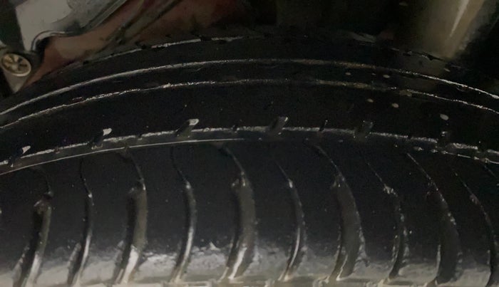 2016 Ford New Figo TITANIUM 1.2 PETROL MT, Petrol, Manual, 24,042 km, Left Rear Tyre Tread