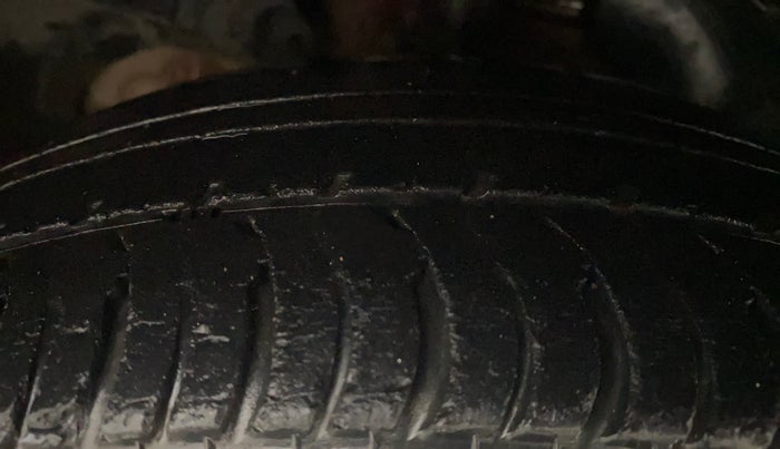 2016 Ford New Figo TITANIUM 1.2 PETROL MT, Petrol, Manual, 24,042 km, Right Front Tyre Tread