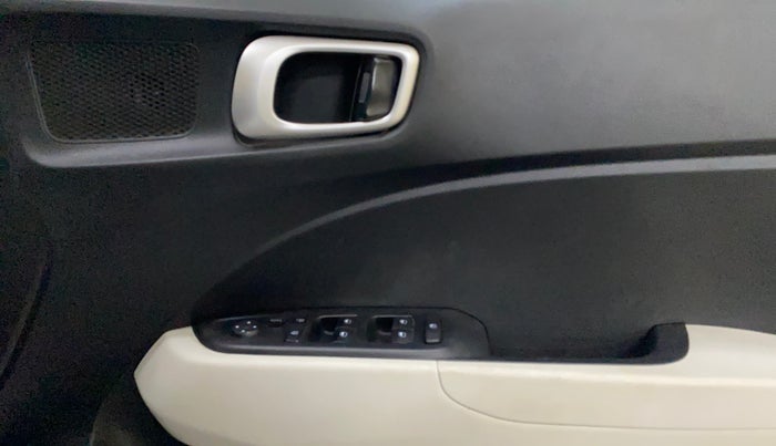 2023 Hyundai VENUE SX(O) 1.0 Turbo DCT Knight Edition, Petrol, Automatic, 42,595 km, Driver Side Door Panels Control