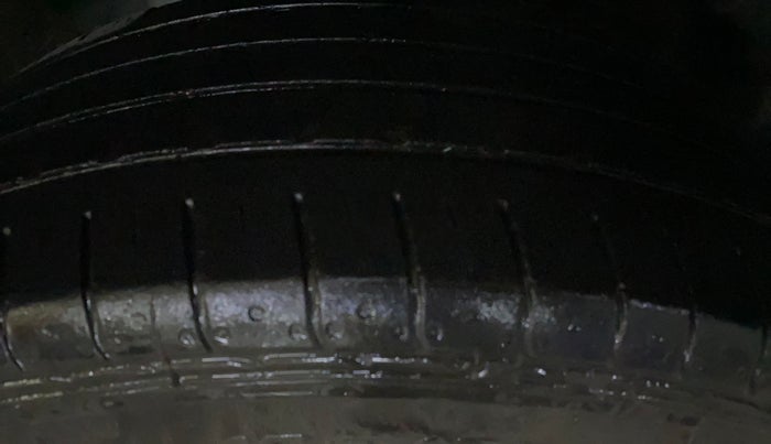 2023 Hyundai VENUE SX(O) 1.0 Turbo DCT Knight Edition, Petrol, Automatic, 42,595 km, Right Front Tyre Tread