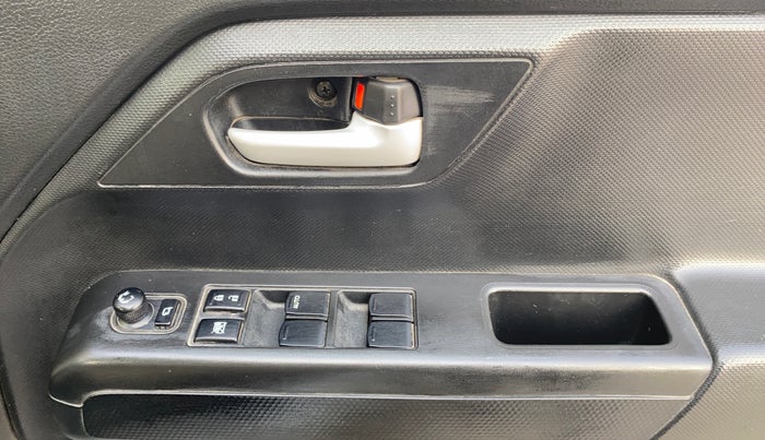 2022 Maruti New Wagon-R ZXI 1.2, Petrol, Manual, 27,107 km, Driver Side Door Panels Control