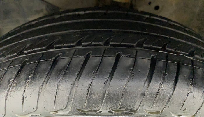 2013 Honda Brio S MT, Petrol, Manual, 56,545 km, Left Front Tyre Tread