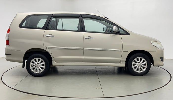 2013 Toyota Innova 2.5 VX 7 STR BS IV, Diesel, Manual, 1,13,604 km, Right Side View