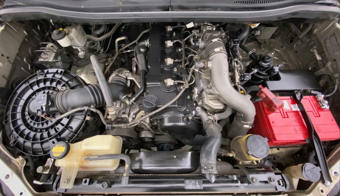 2013 Toyota Innova 2.5 VX 7 STR BS IV, Diesel, Manual, 1,13,604 km, Engine Bonet View