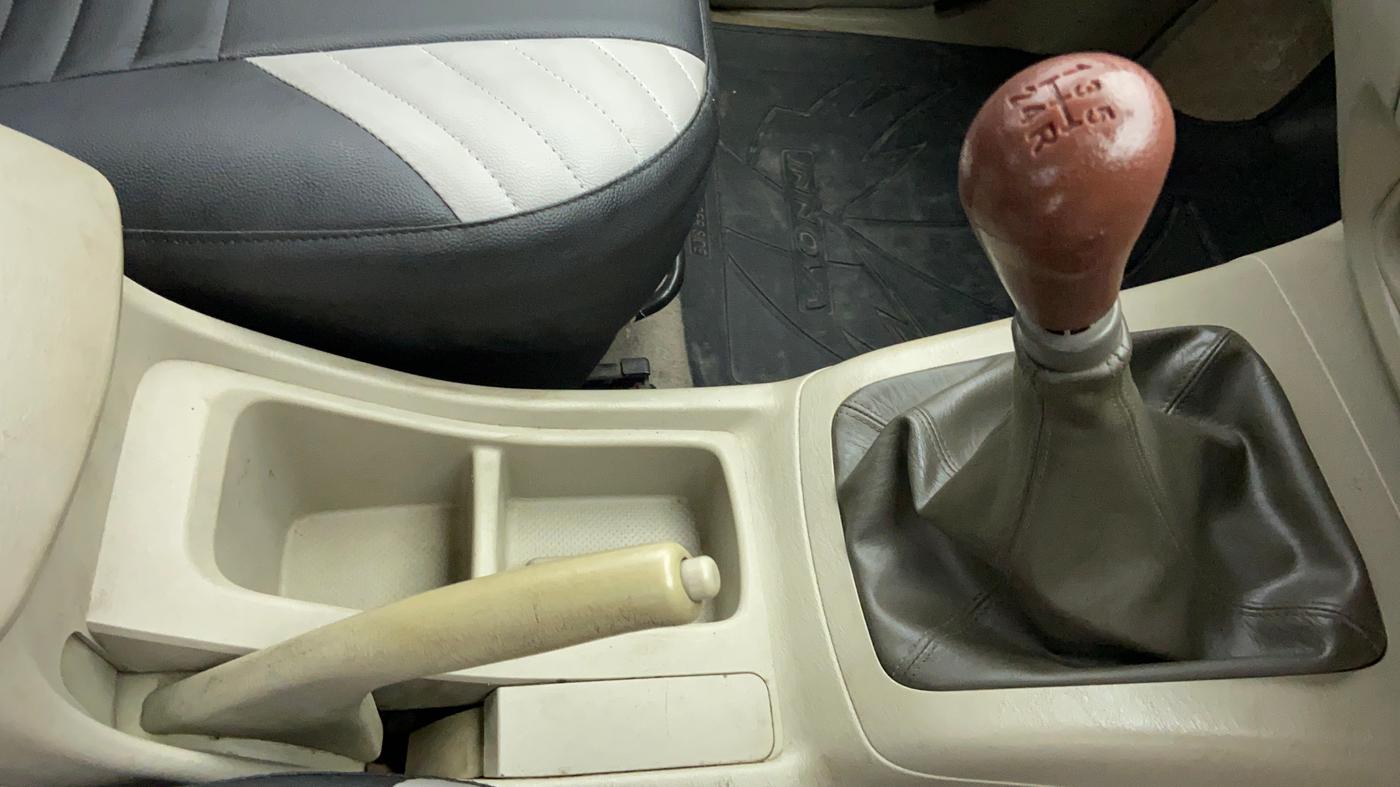 2013 Toyota Innova 2.5 VX 7 STR BS IV, Diesel, Manual, 1,13,604 km, Gear Lever