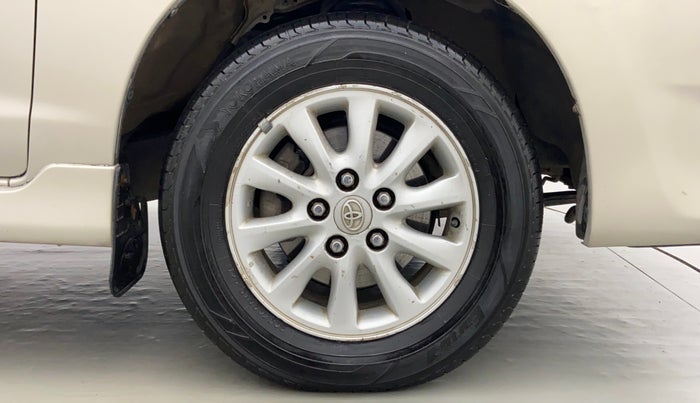 2013 Toyota Innova 2.5 VX 7 STR BS IV, Diesel, Manual, 1,13,604 km, Right Front Tyre