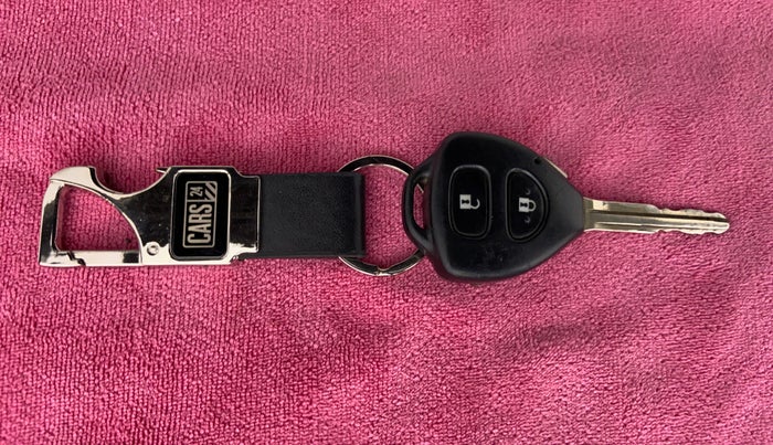 2013 Toyota Innova 2.5 VX 7 STR BS IV, Diesel, Manual, 1,13,604 km, Key Close-up